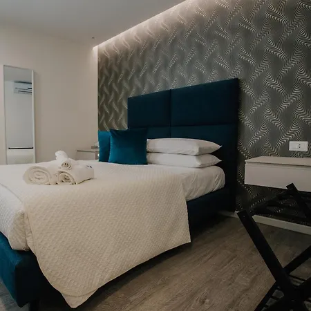 Marcone Luxury Rooms - Il Giardino Di Pietra Trani Exterior photo
