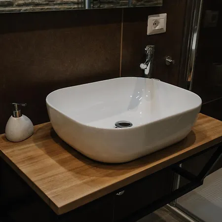 Marcone Luxury Rooms - Il Giardino Di Pietra Trani Exterior photo
